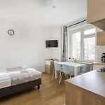 Labo Solidarnosci Apartment Warschau